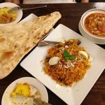 DELHI Dining - ナンにビリヤニ