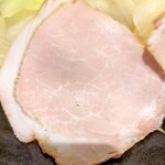 つけ麺本舗 辛部 - 定番つけ麺特大(2玉)のチャーシュー