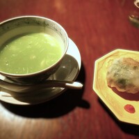膳處漢ぽっちり - 蟹とうすい豆の翡翠椀　にら饅頭