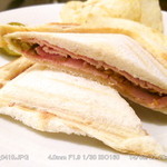 マグノリアカフェ - ハム&ピカリリーのサンドイッチ