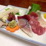 Inageya - お刺身盛り合わせ、マグロ、しめ鯖、鯛、イカ、タコ、ホタテ