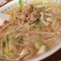 Az/ビーフン東 大阪店 - ビーフン
                
                さっぱりしていながらコクがあるスープに豚バラ肉がアクセントになりめっちゃ旨し！