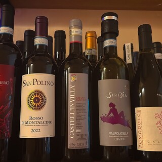 厳選されたイタリアワインを豊富に揃えております