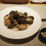 トラットリア・アルモ - 厚岸産 天然あさりワイン蒸し