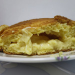 アミール - 瓦のクリームパンの断面