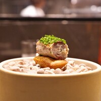 CIRPAS - オリーブを練り込んだマドレーヌにいわしのマリネが乗ってます。さあ始まるぞって感じで、わくわく