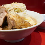ラーメン二郎 - ラーメン半分＋ニンニク＋青ネギ炙