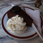 Café Sacher - ザッハートルテ・生クリ相盛り