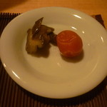 おでん中道 - スープ茶漬けに付いてくる漬物、梅干