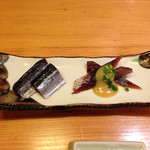 魚御殿 さわだ - お通し(さんまの燻製＆身欠きニシン)美味すぎる！先制パンチをくらった気分