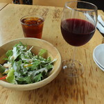 ワイン食堂 ヴィンセント 三島店 - 先行のサラダ、ワイン、チェイサー