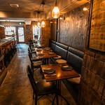 Pizzeria Panacea - テーブル18席　　　　カウンター5席