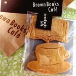 Brown Books Cafe - あまりのかわいさにお持ち帰りで購入したクッキー☆
                      本とコーヒーカップの形の2枚入り♪