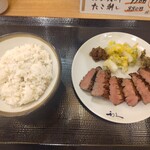 牛たん炭焼 利久 福島駅前店 - 牛たん極みとライス