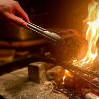 炭火焼きのお肉料理