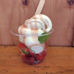 YOU農園 - いちごソースかけソフトクリーム