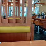 幸楽苑 - 店内、いつものボックス席