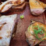 Ramen FeeL - チャーシューセット1050円。鶏は東京軍鶏です。