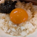 Ramen FeeL - 名古屋コーチンと海苔の佃煮のたまごかけご飯。ずっとシソと思ってました。