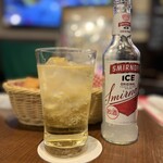 CELTS - 2杯目。
◇スミノフアイス¥704×2
いわゆるウォッカベースの、少し甘いレモンサワーのような？！(  ´艸`)