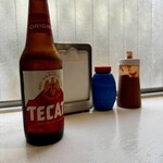 TACOS 3hermanos Harajuku - テカテを飲んで少し待つ