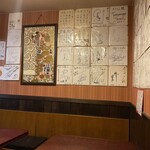 ストーン - 店内（サイン色紙が沢山）