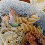 yuzuki - 野菜サラダ(キャベツの千切り、フジッリ)