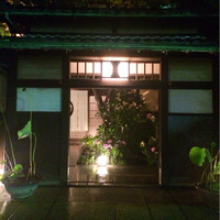 河文 - 【2014年8月再訪】夜の門構え。