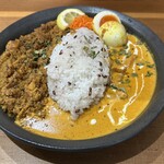 スパイスカレーandカフェ チカク - 料理写真:2種がけ