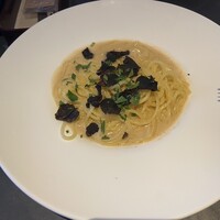 イル フューメ - ウニと黒トリュフのクリームパスタ