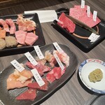 はんぶん - ホルモン盛り合わせ