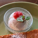 カフェ・ゾエ - チーズケーキsetのベリーとソルトアイスのシャーベット