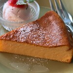 カフェ・ゾエ - チーズケーキsetの定番ベイクドチーズケーキ