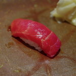 鮨 橋口 - ほどよき脂身（あぶらみ）の鮪（しび）、所謂「中とろ」