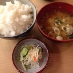 とんかつ 安右衛門 - おなじみ定食セット
      今日は美味しいお新香にフォーカス！