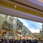 海皇粥店 - 澳門に行ったら折角なのでベネチアン・マカオに行ってみよう！
            と言う事で、ベネチアン・マカオへと足を運び、散策中に小腹が空いてきたので
            ベネチアン・マカオ内部にあるフードコートに足を運んでみると