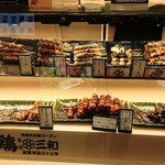 鶏三和 - ショーケースには焼鳥がいっぱい ｰ正面からｰ (2025.05.19)