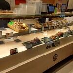 鶏三和 - ショーケースには焼鳥がいっぱい③ (2025.05.19)