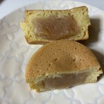 回転焼 元町堂 - 白餡をカット