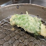 そば くら富 - 天ぷら：黒鯛大葉巻き