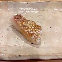 月の木 - 関鯛　寝かせ具合が絶妙。来店に合わせてくれたそうです