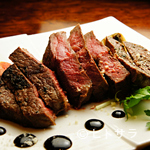 GIN CAFE Karuizawa - 主菜是信州牛排的義大利套餐！包含五道料理，每位6900日圓（含稅）。