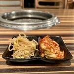 Let it Beef - ナムルとキムチ　ちびちび美味しかったです