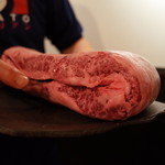 SATOブリアン - 店主が持参！ハラミ1本のド迫力