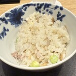 焼鳥 登鶏 - 天恵菇（てんけいこ、椎茸）・鶏…ヤングコーン、新ごぼう、えんどう豆の炊き込みご飯