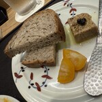 焼鳥 登鶏 - レバーパテ塩漬け黒胡椒と金柑コンポート