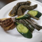 手打ち大石田そば　きよ - 漬物はこんなにたくさん