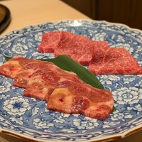 西麻布けんしろう - 塩タンカルビ〜たてみちの泡檸檬〜/厳選赤身肉1種〜トマト醬〜
                  