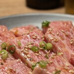近江牛ホルモン いるもん - 食べる前から美味しいが伝わってくる