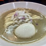 ヌードル＆スパイスカレー 今日の1番 - 味玉は店主様のお心遣い※いつも有り難うございます